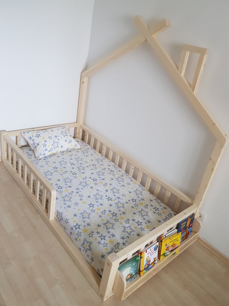 Uite un pat sigur, versatil si natural pentru copilul tau 3 pat cu casuta la perete mikell